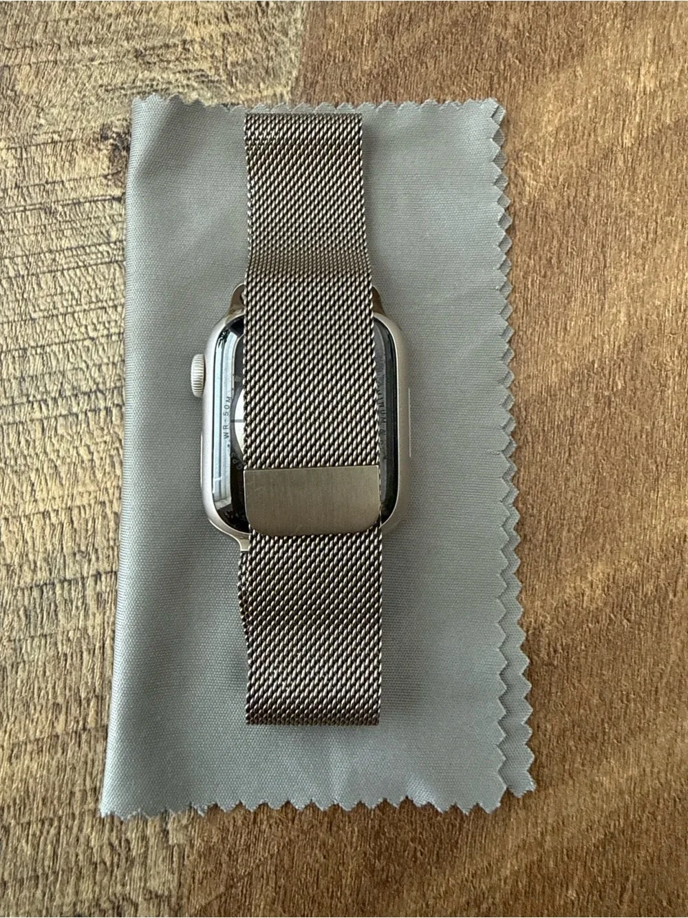Apple Series 9 Smartwatch with Milanese Band